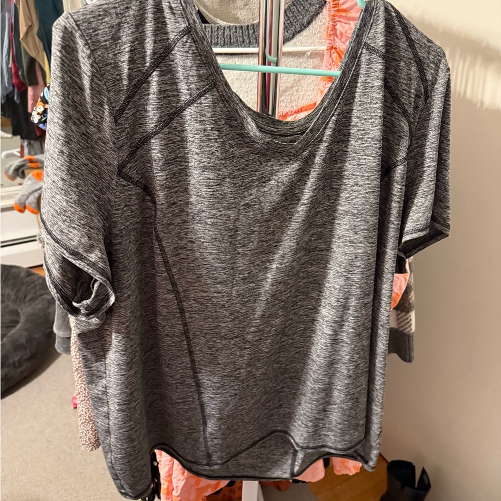 Livi Active Charcoal Short Sleeve Tee